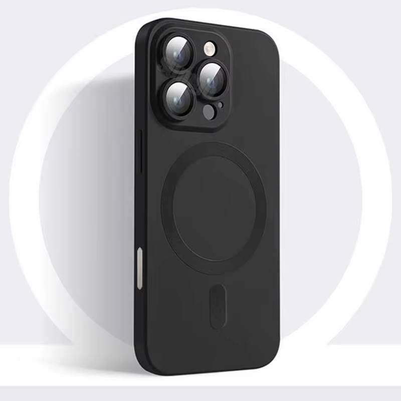 Magnetisk ladeetui med linsebeskytter for iPhone 15 Plus, laget av matt silikon for optimal beskyttelse og trådløs lading.